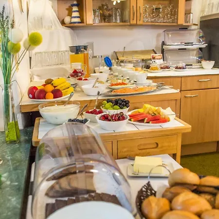 Hotel Garni Kroeger 3*